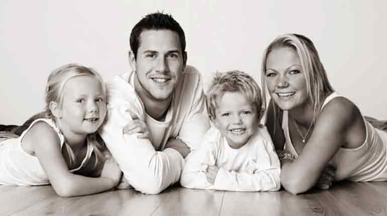Ant Anstead and his family in t-shirts and pants.
